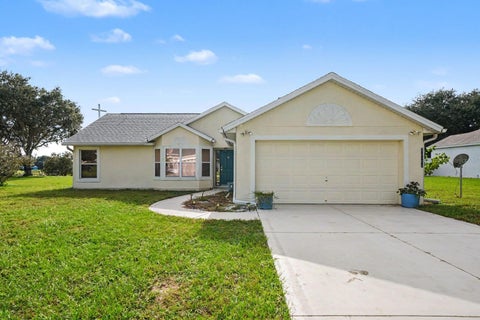 Photo of 13354 Biscayne Drive, Grand Island, FL 32735 (MLS # O6453223)