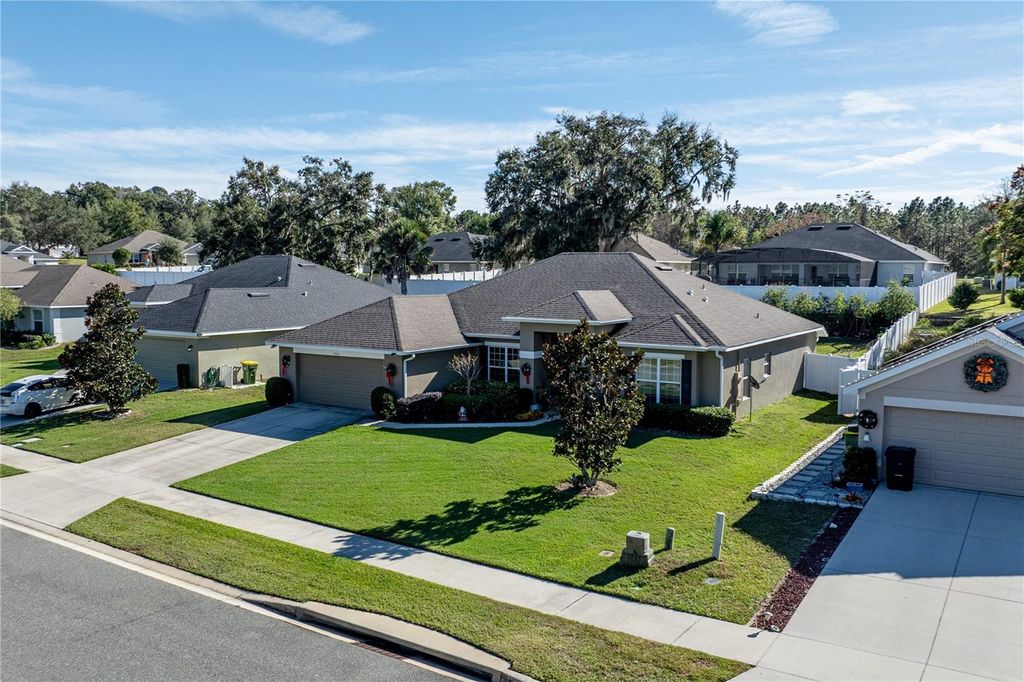 Photo of 2030 Angel Fish Loop, Leesburg, FL 34748 (MLS # G5105518)