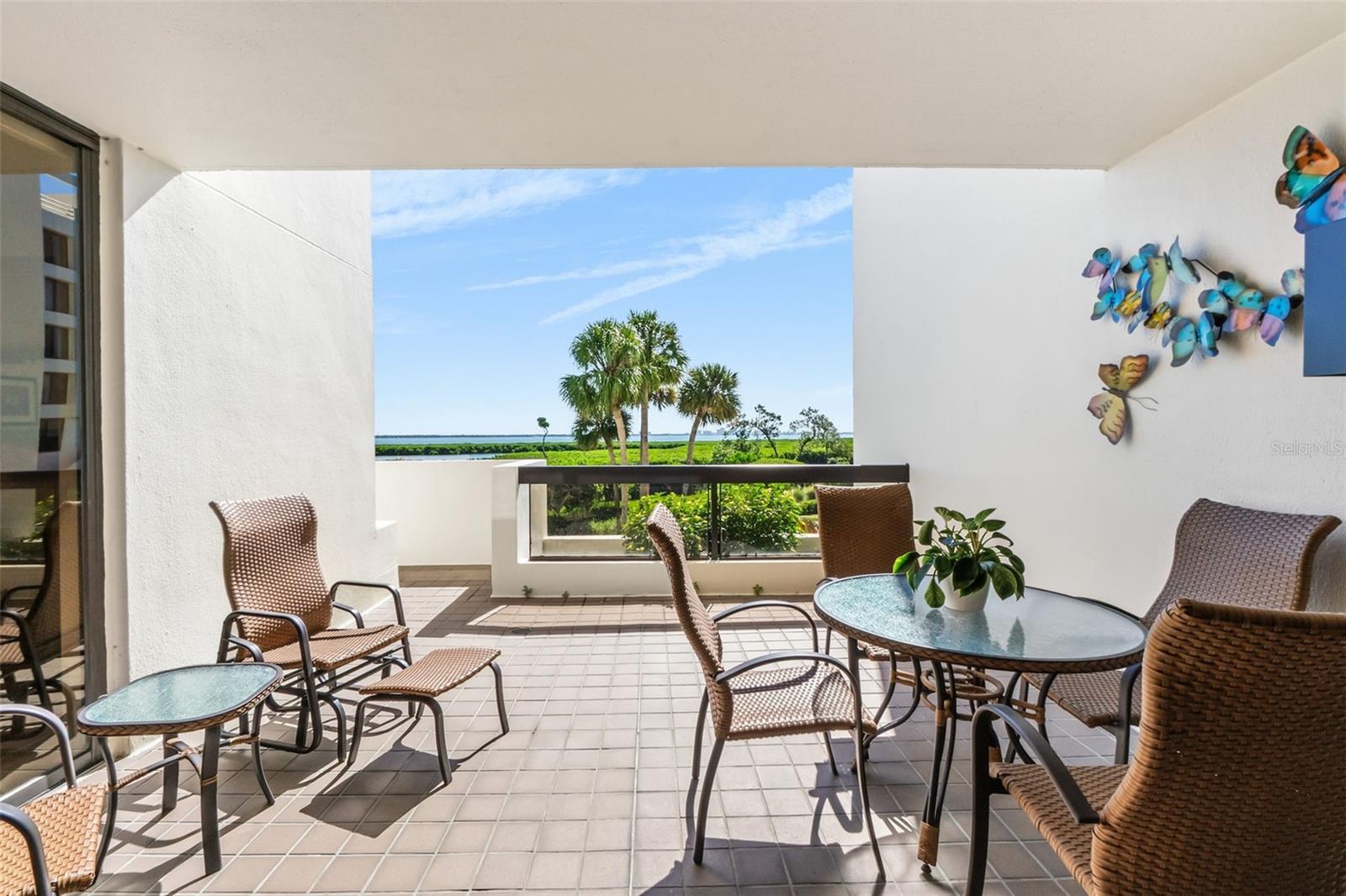 1932 HARBOURSIDE DRIVE 214