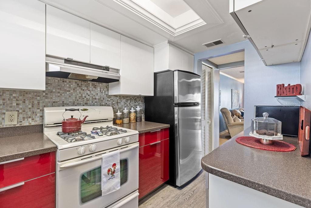 SHORE TOWERS BLDG - Residential