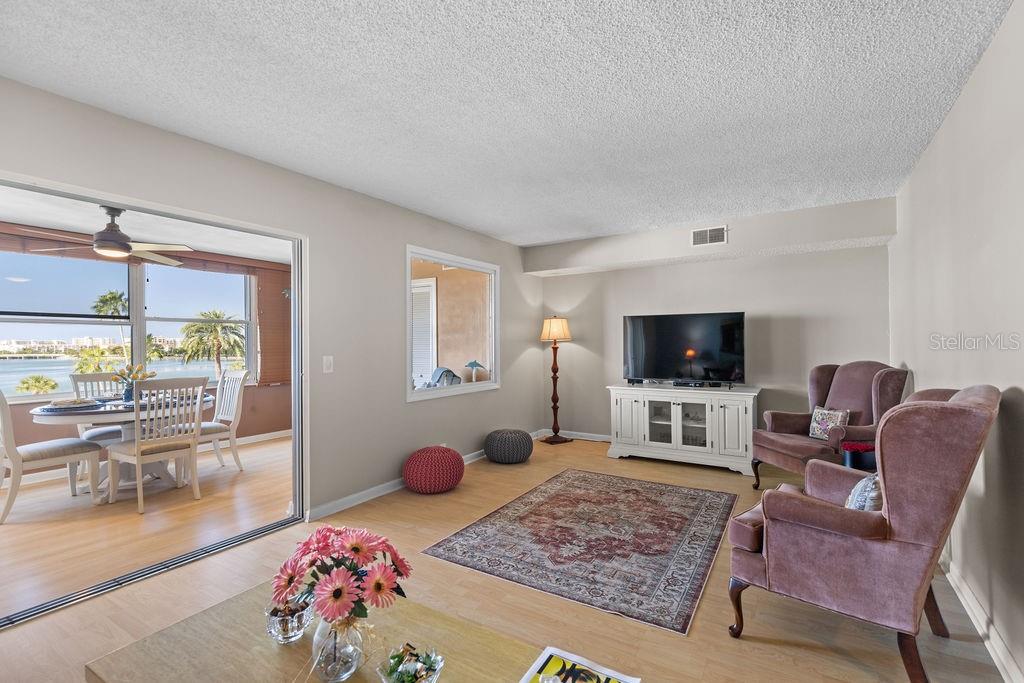 SHORE TOWERS BLDG - Residential