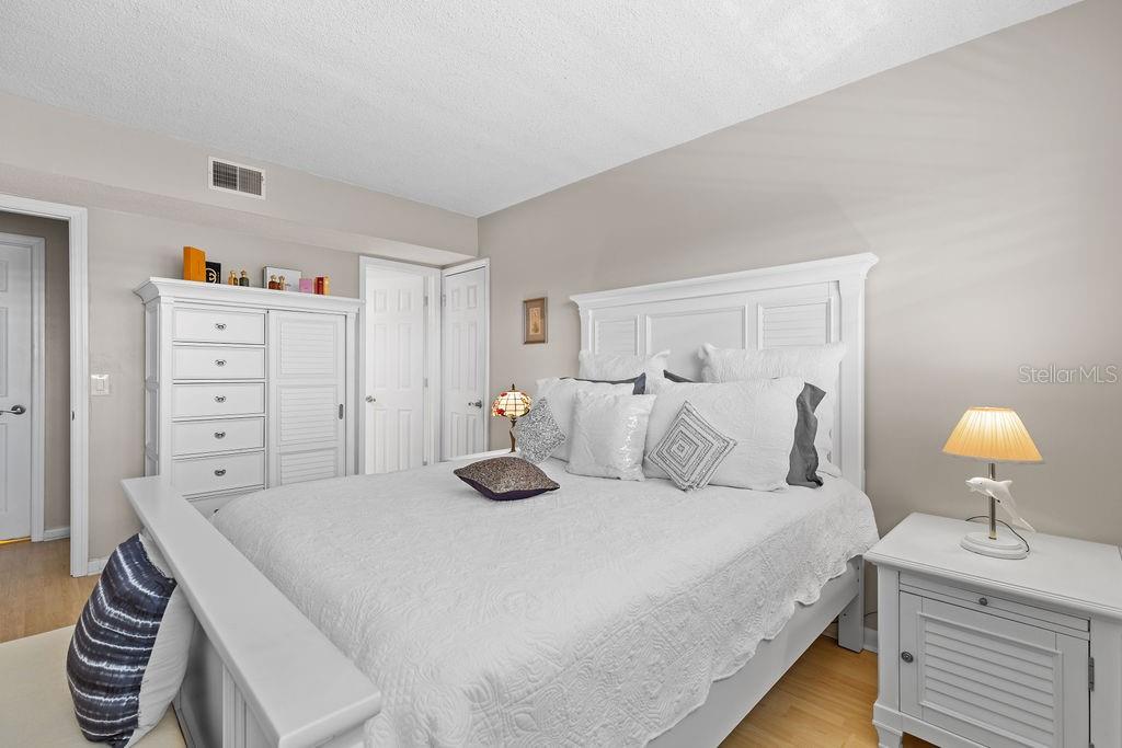 SHORE TOWERS BLDG - Residential