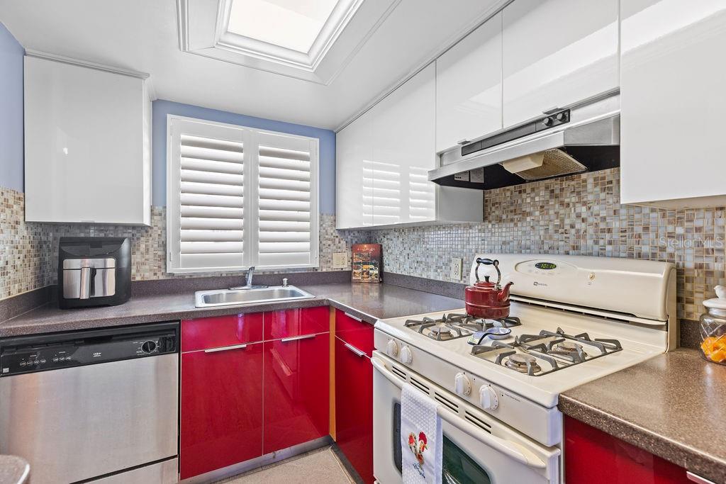 SHORE TOWERS BLDG - Residential