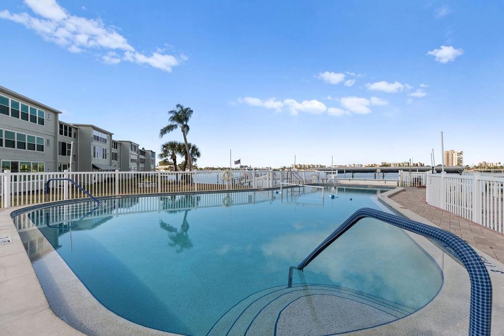 SHORE TOWERS BLDG - Residential