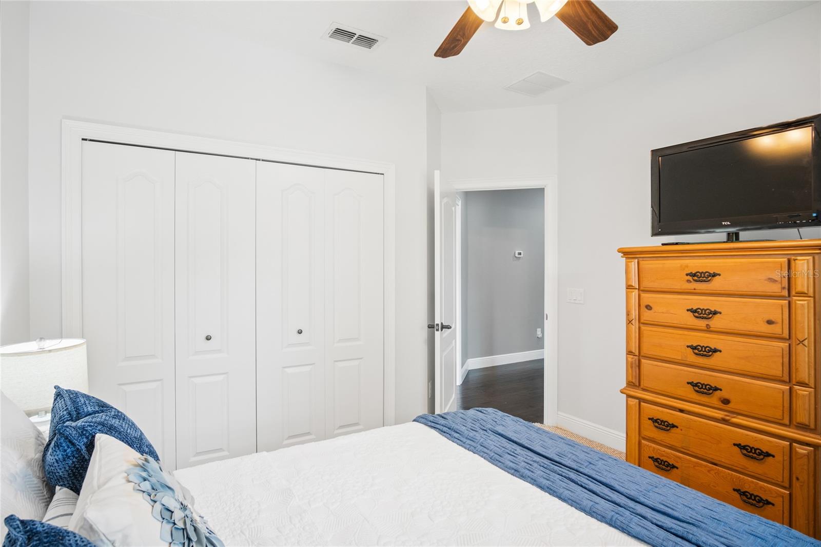 LAKE JENNIE JEWEL HEIGHTS - Residential