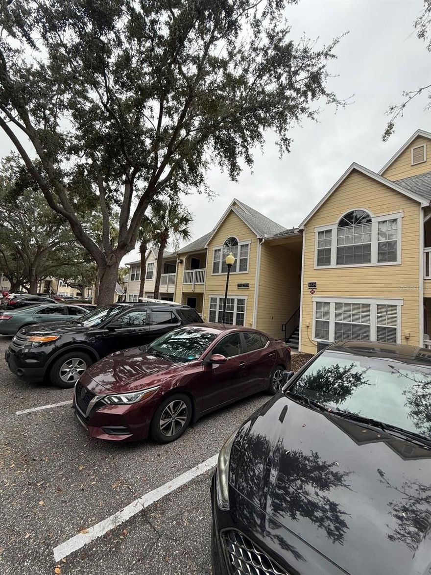 One or more photo(s) has been virtually staged. Cozy 1-bedroom, 1-bath condo located in the desirable Tradewinds at Metrowest community. Features a bright living area, functional kitchen, private balcony, and access to two pools, fitness center, tennis courts, and clubhouse. Conveniently close to Valencia College, Universal Studios, shopping, dining, and major highways.