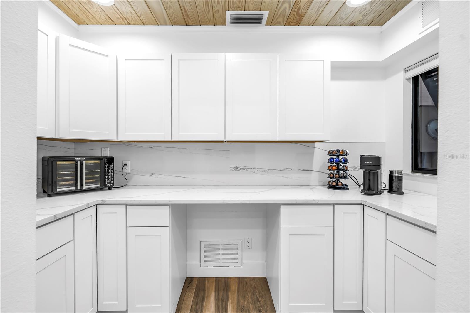 HIDDEN OAKS ESTATES - Residential