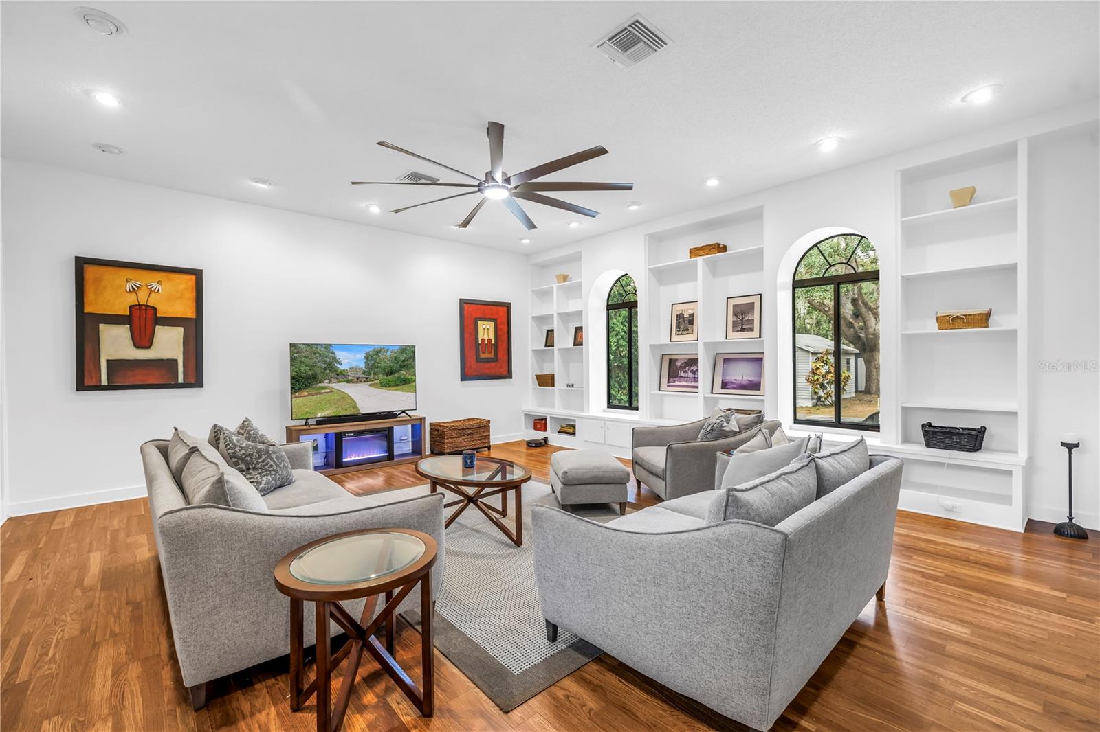 HIDDEN OAKS ESTATES - Residential