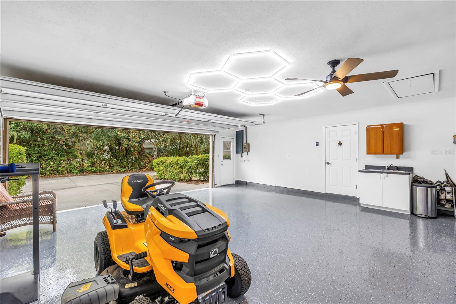 HIDDEN OAKS ESTATES - Residential