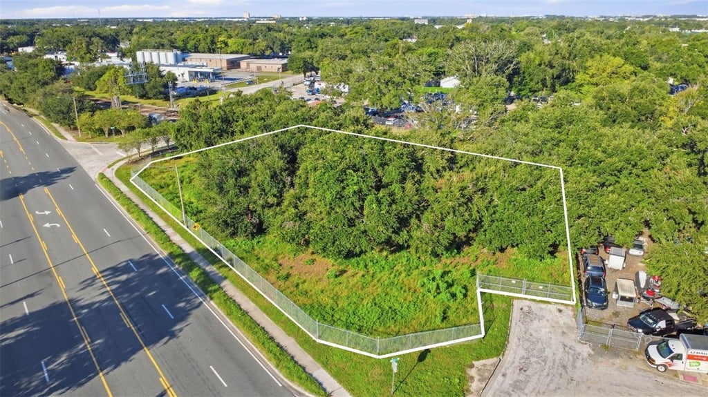 Photo of 800 E Cypress Street, Orlando, FL 32824 (MLS # O6443941)