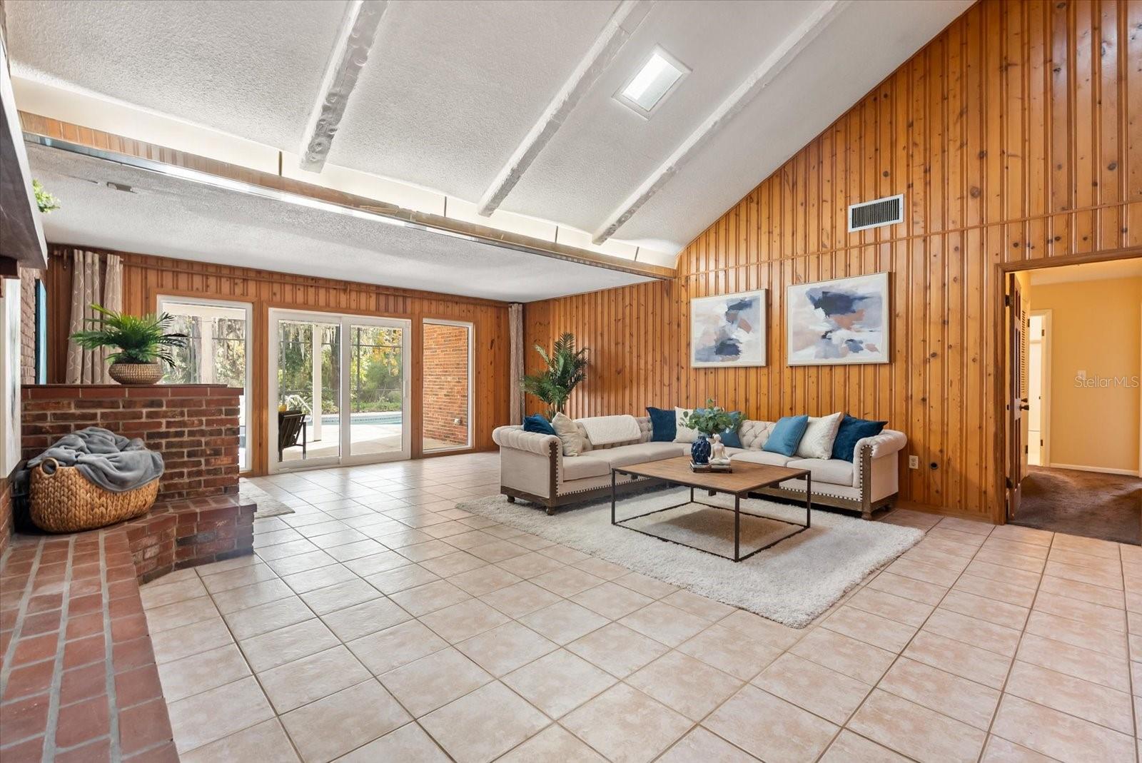 CAMELOT - Residential