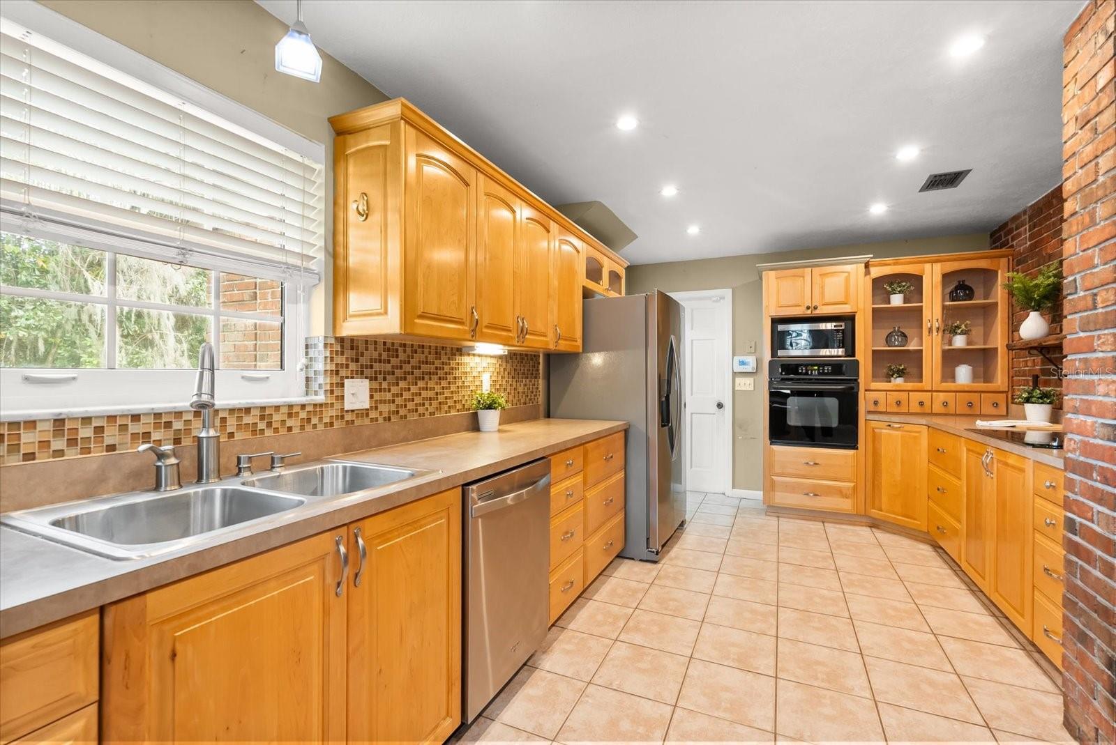 CAMELOT - Residential