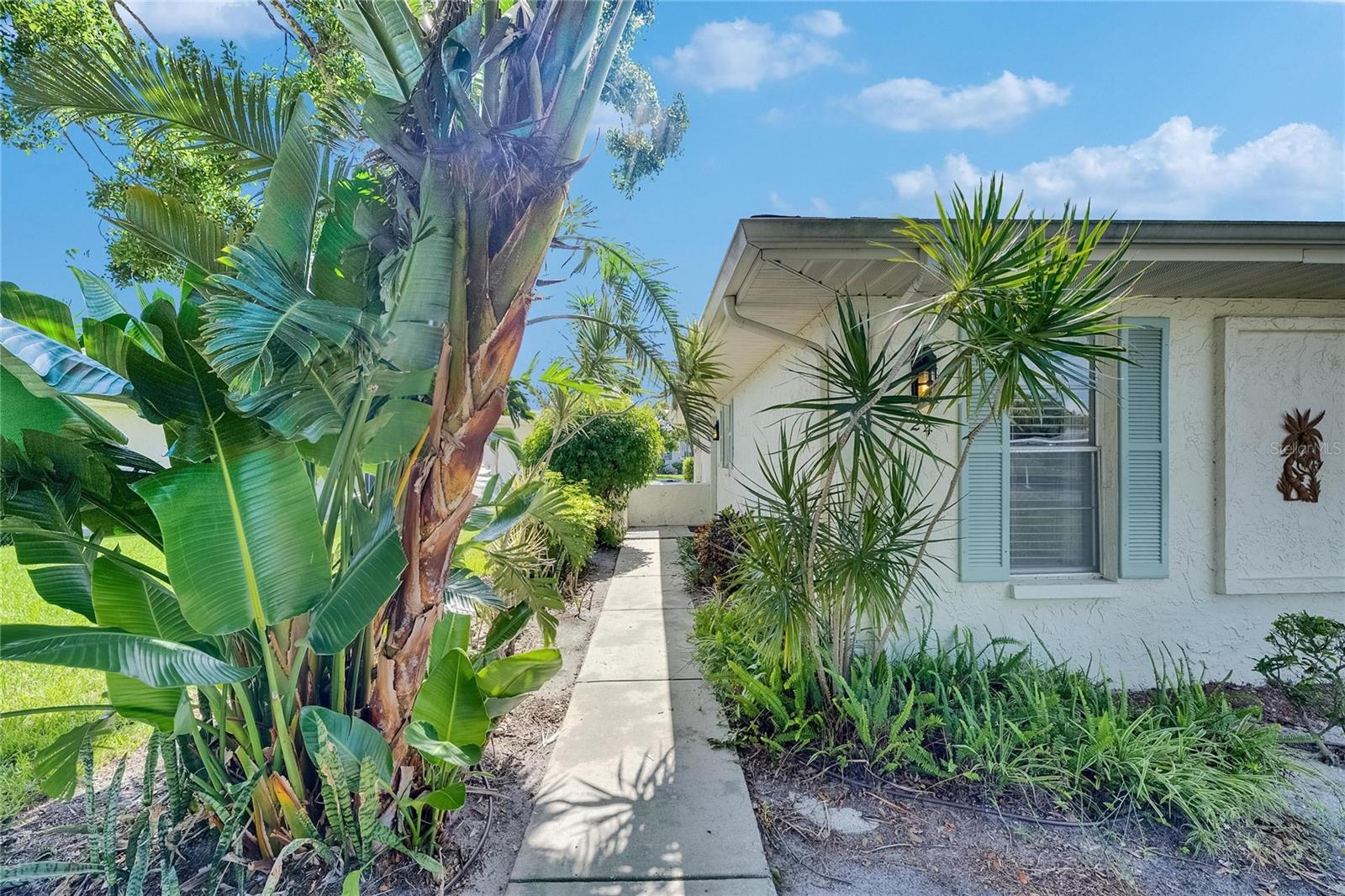 1903 CANTERBURY LANE B24