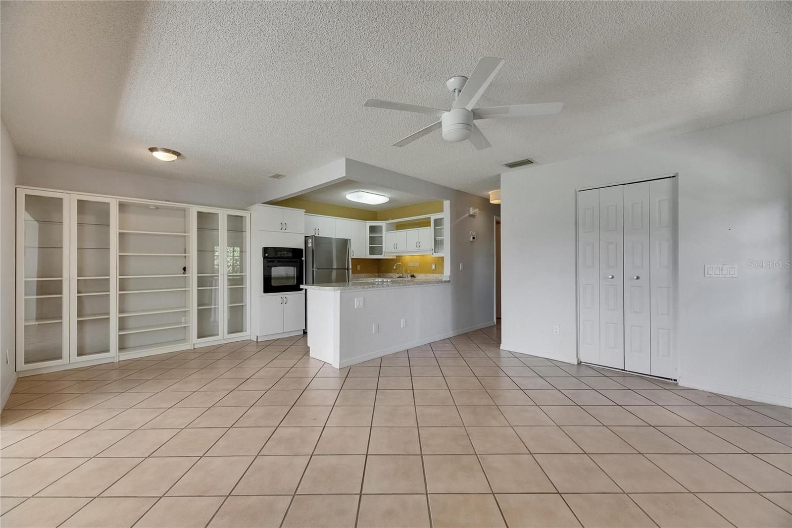 1903 CANTERBURY LANE B24