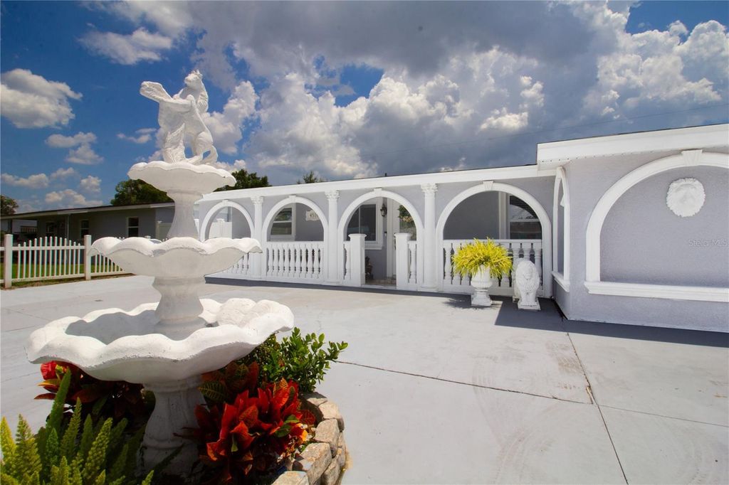 Photo of 4516 W Knox St, Tampa, FL 33614 (MLS # TB8413157)