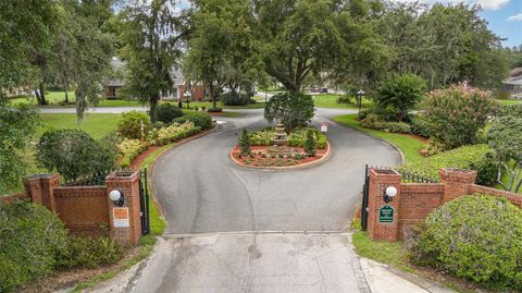 A home in LAKELAND