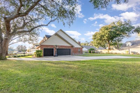 A home in LAKELAND