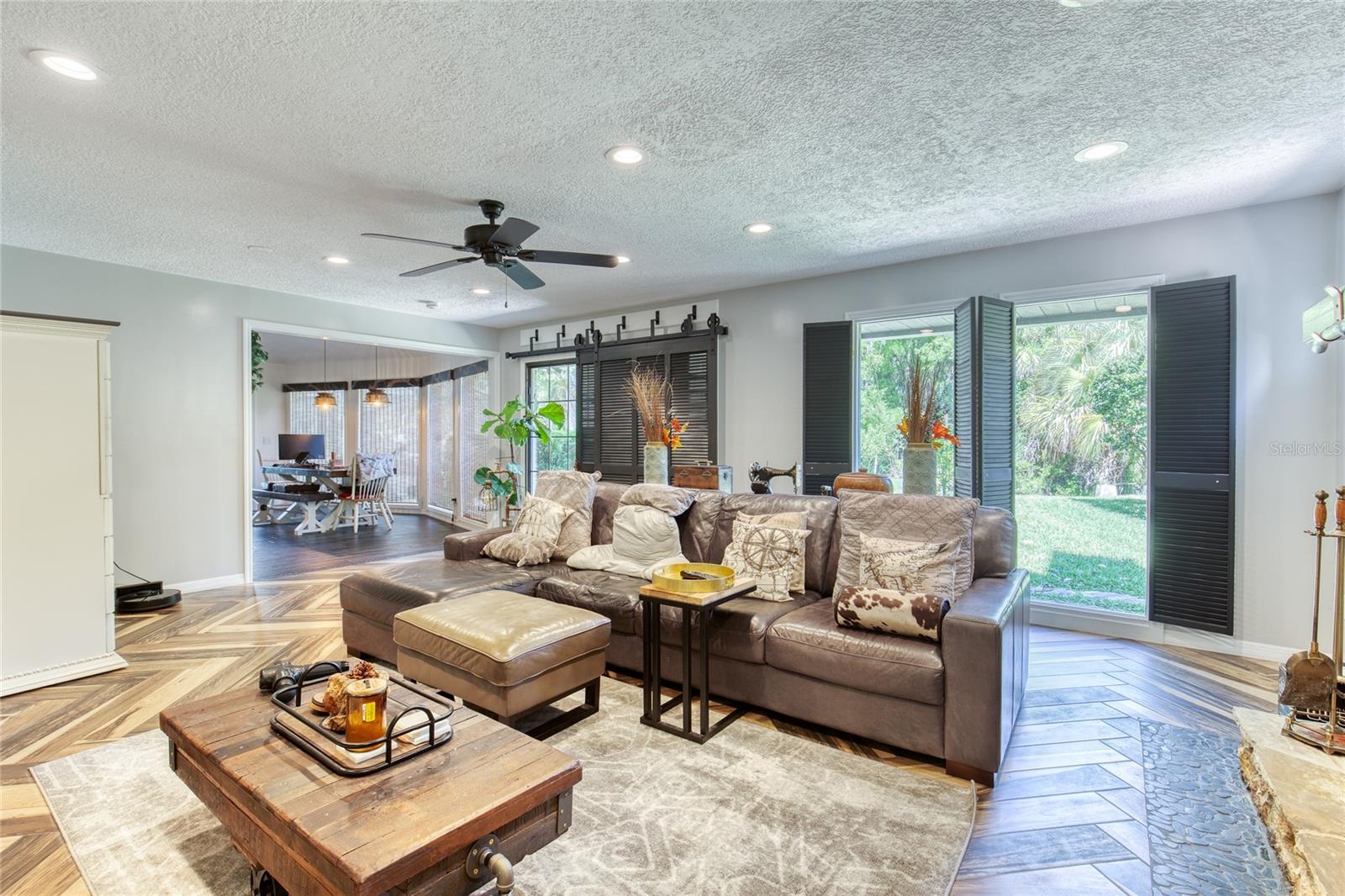FOX HOLLOW - Residential