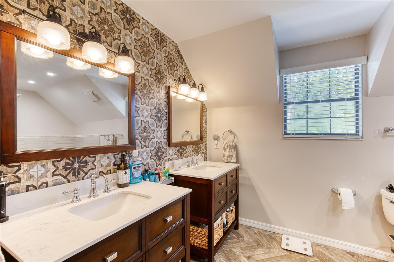 FOX HOLLOW - Residential