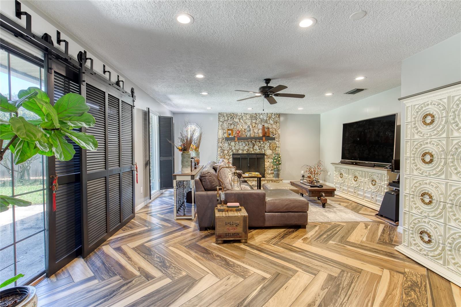 FOX HOLLOW - Residential