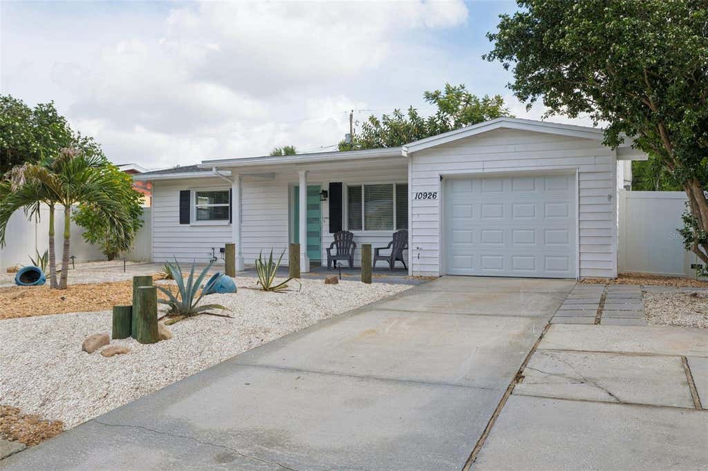 Photo of 10926 Temple Avenue, Seminole, FL 33772 (MLS # O6429072)