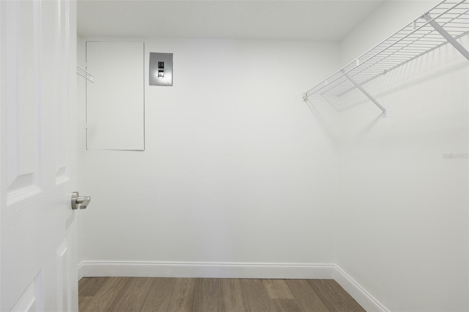 BAYSHORE ON THE LAKE APTS II SEC 3 - Residential