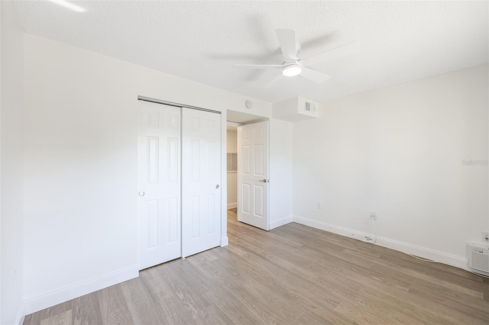 BAYSHORE ON THE LAKE APTS II SEC 3 - Residential