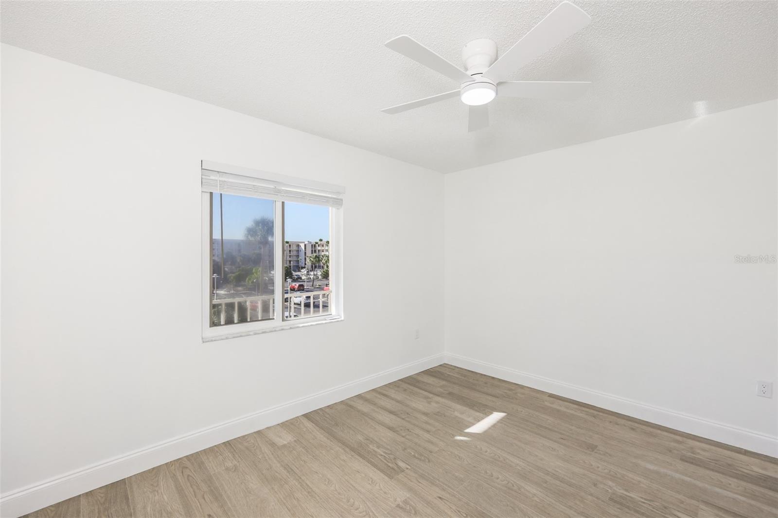 BAYSHORE ON THE LAKE APTS II SEC 3 - Residential