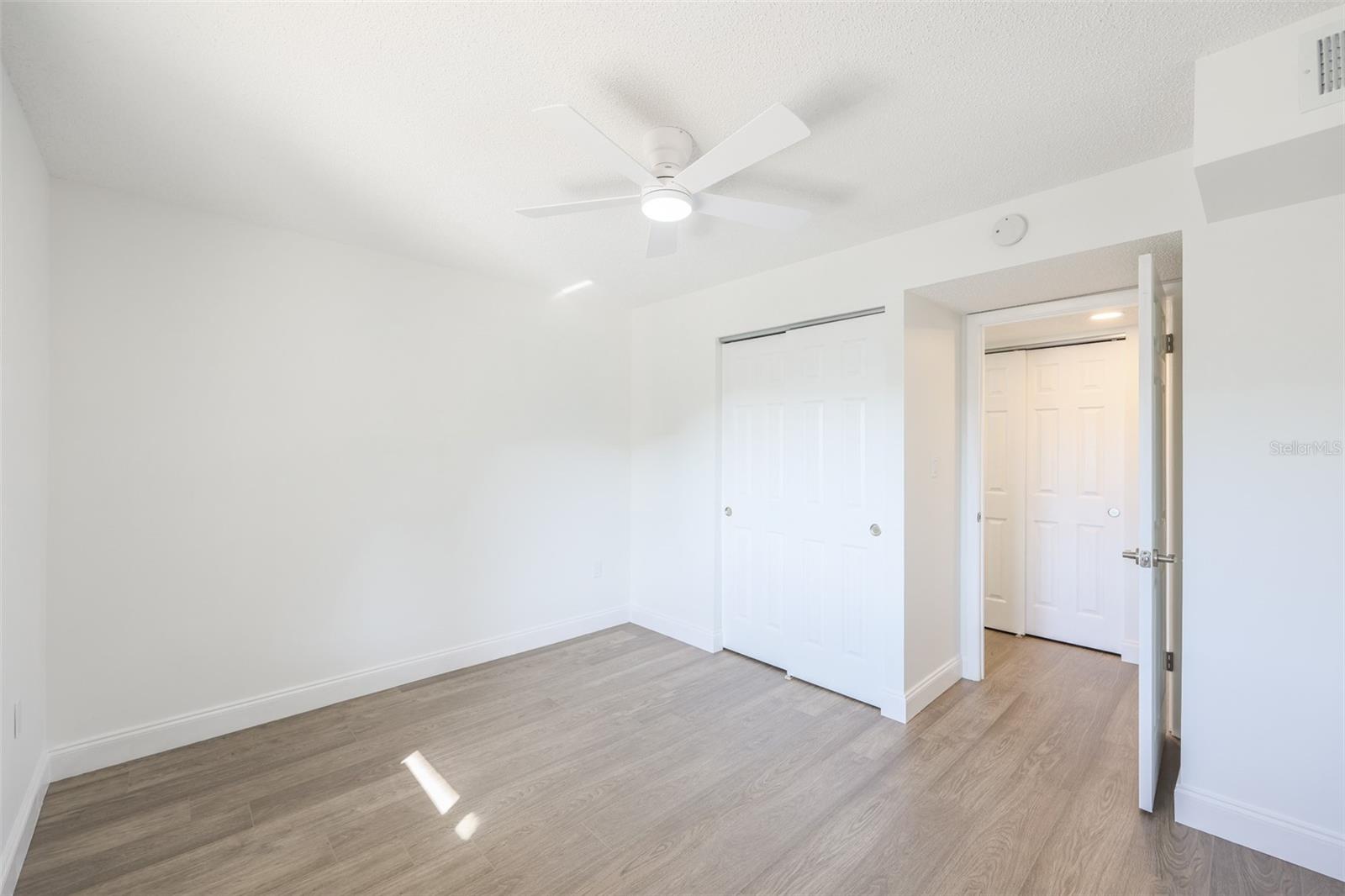 BAYSHORE ON THE LAKE APTS II SEC 3 - Residential