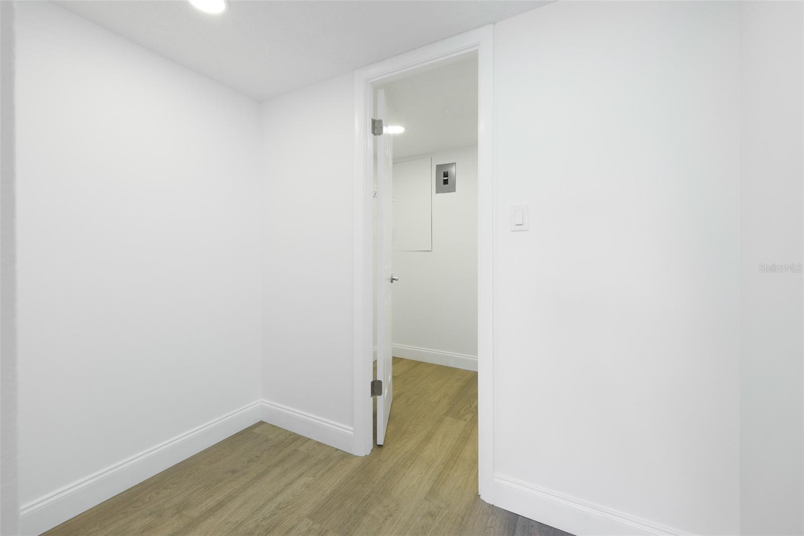 BAYSHORE ON THE LAKE APTS II SEC 3 - Residential