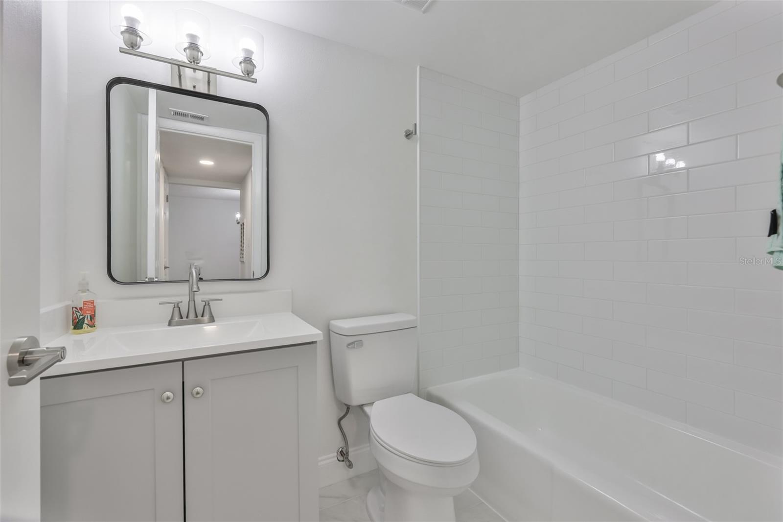 BAYSHORE ON THE LAKE APTS II SEC 3 - Residential