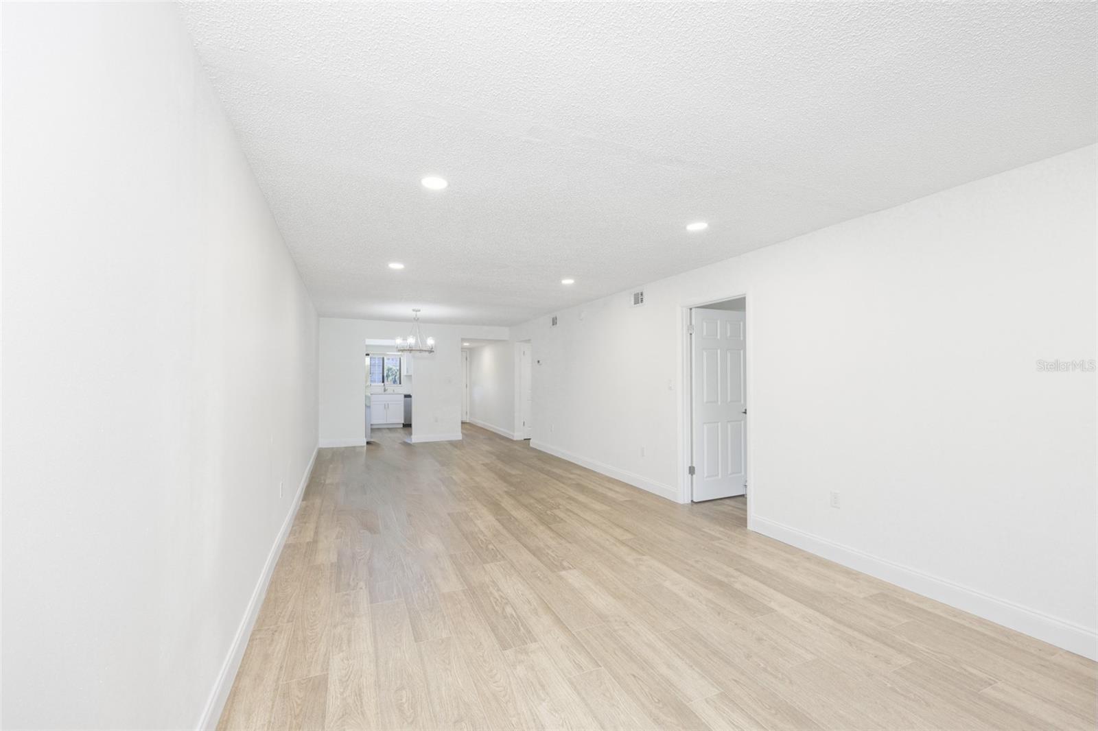 BAYSHORE ON THE LAKE APTS II SEC 3 - Residential