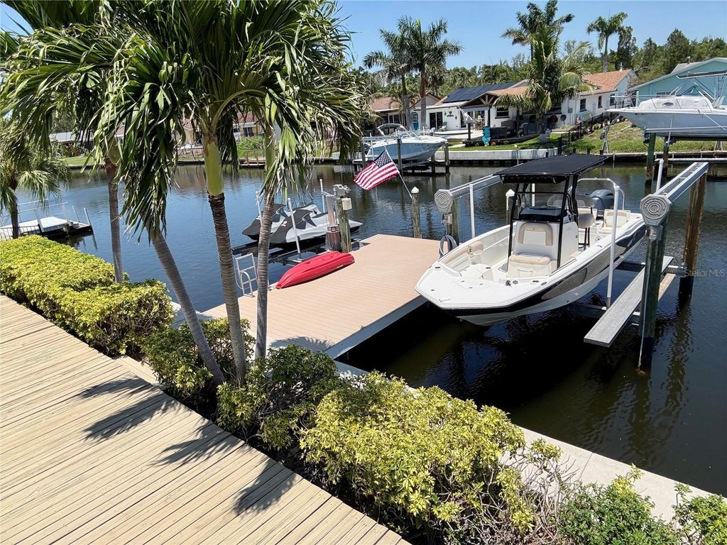 Photo of 1357 52nd Avenue NE, St Petersburg, FL 33703 (MLS # O6329434)