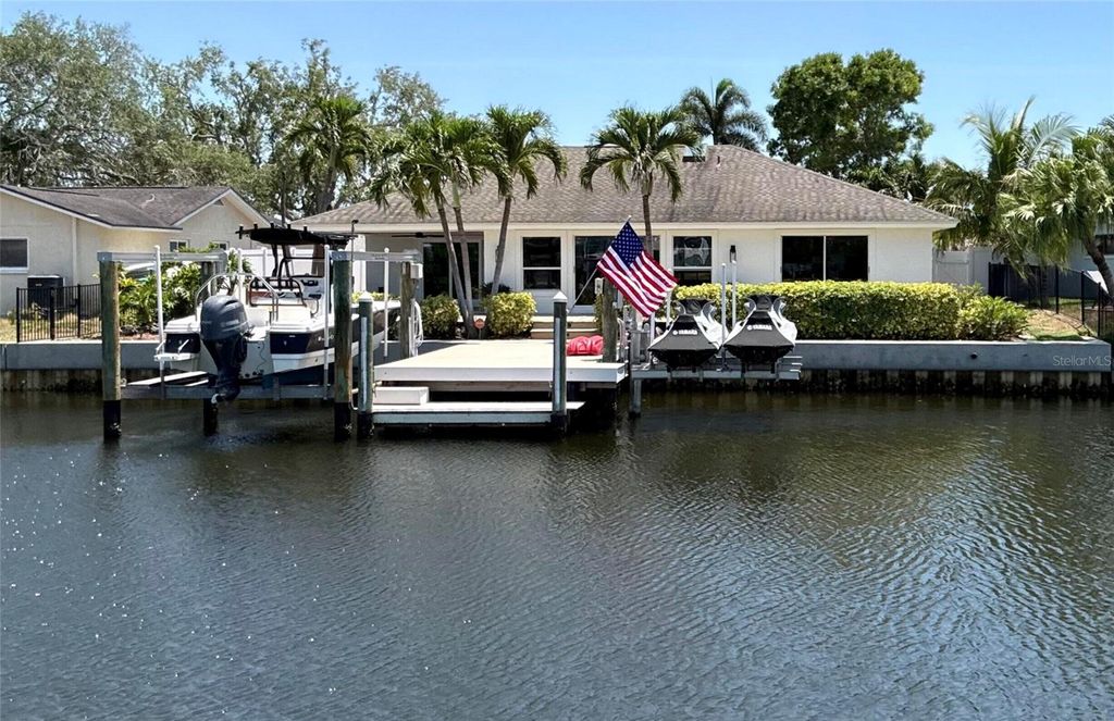 Photo of 1357 52nd Avenue NE, St Petersburg, FL 33703 (MLS # O6329434)