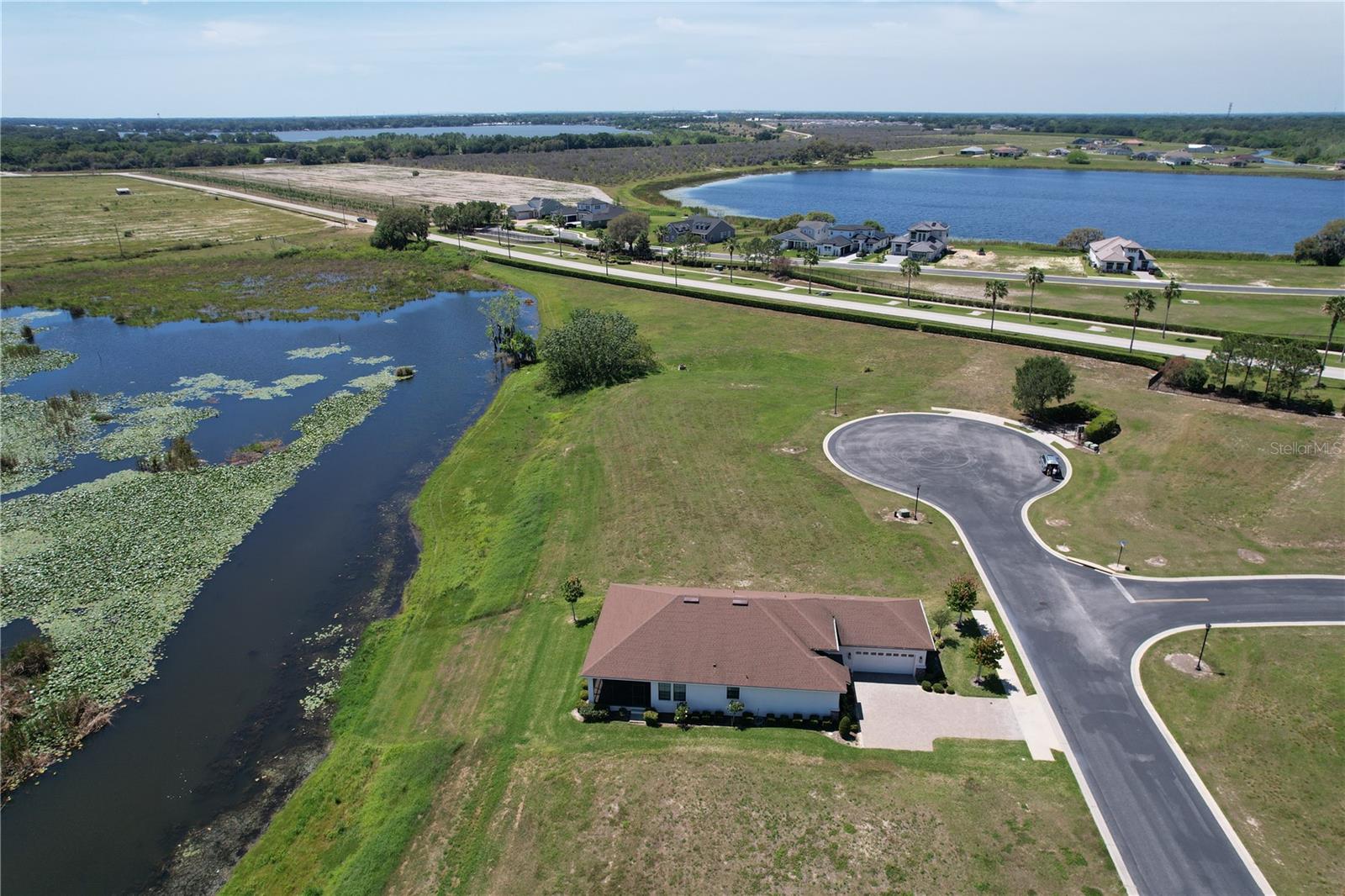 This is a very beautiful lot located within the Water Ridge community, with Lake Alfred front, and ready to build the house of your dreams with an awesome view.
https://www.waterridge.com. Water Ridge is a private gated community , known for its luxurious amenities, three swimming pools , fitness center, clubhouse, tennis courts, boat ramps, and a gazebo with a grill, as well as boat and RV storage facilities, pickleball courts and a clubhouse.