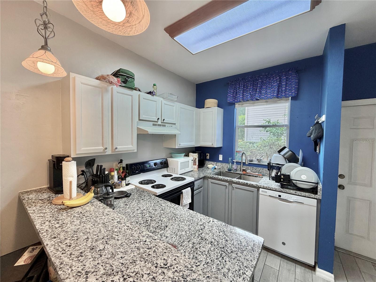 VICTORIA STATION - Residential