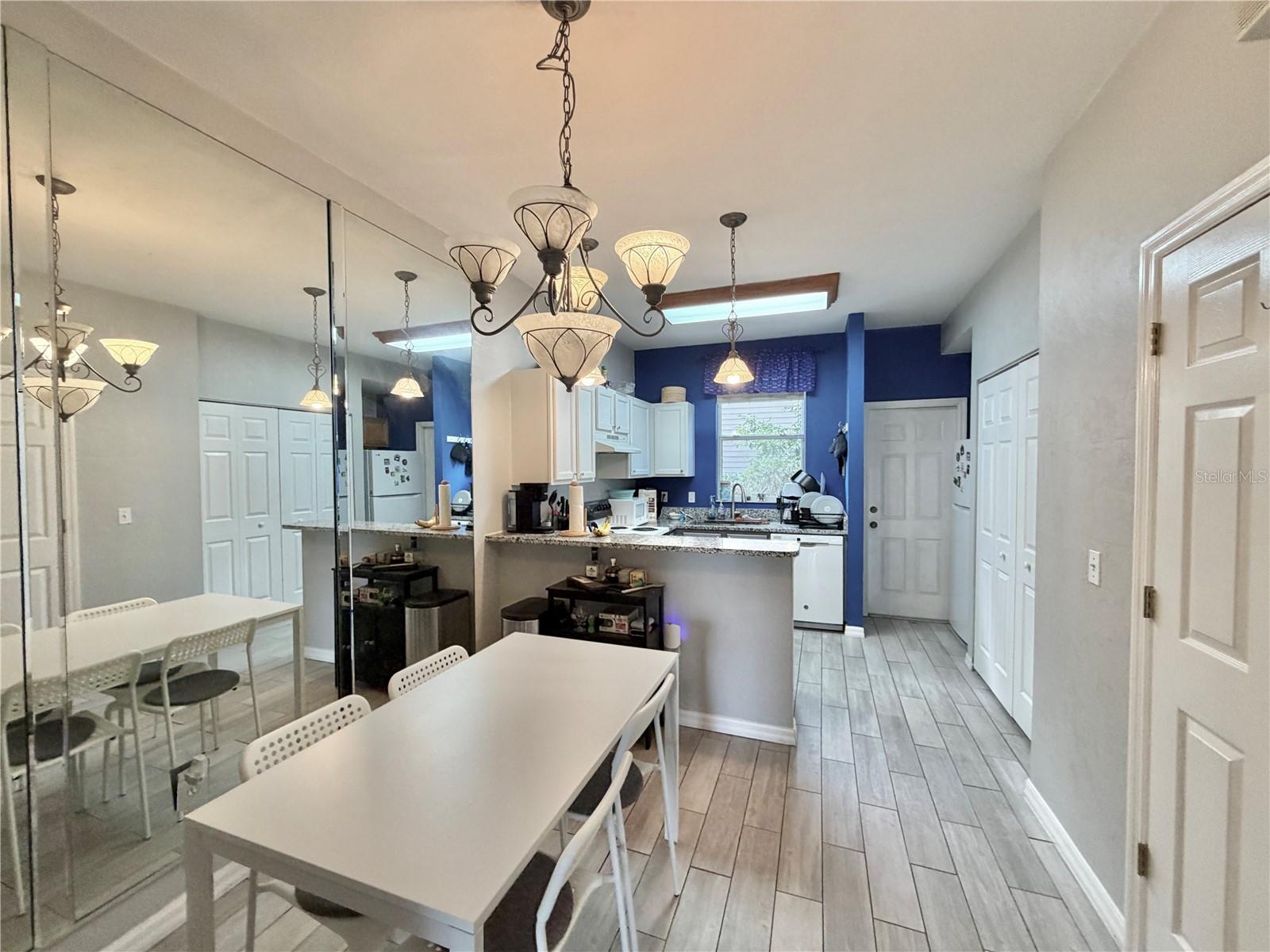 VICTORIA STATION - Residential