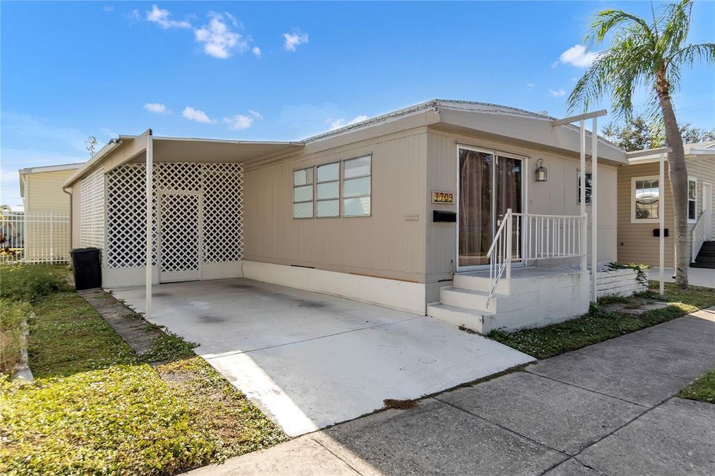 Photo of 1709 W 21st Avenue W, Bradenton, FL 34205 (MLS # A4670610)