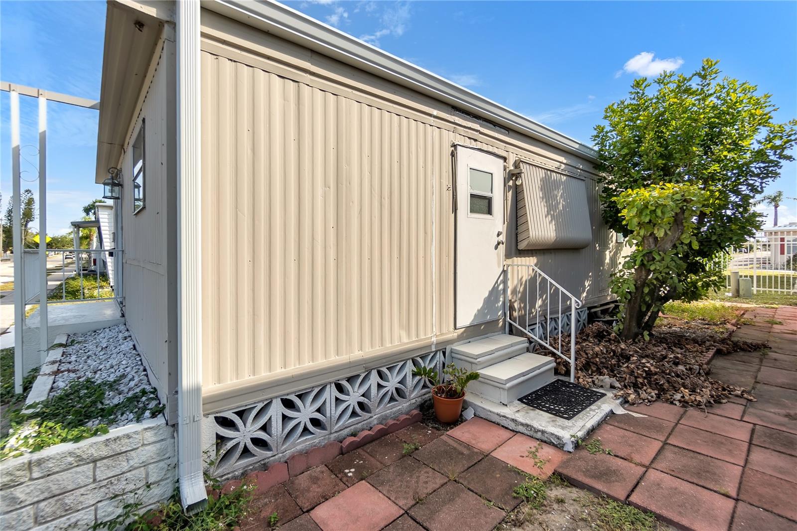 BRADENTON TROPICAL PALMS CO-OP - Residential