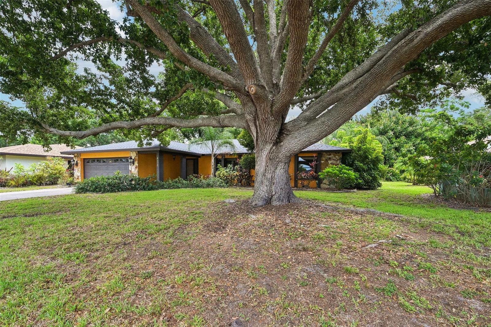 4873 HUNTLEIGH DRIVE