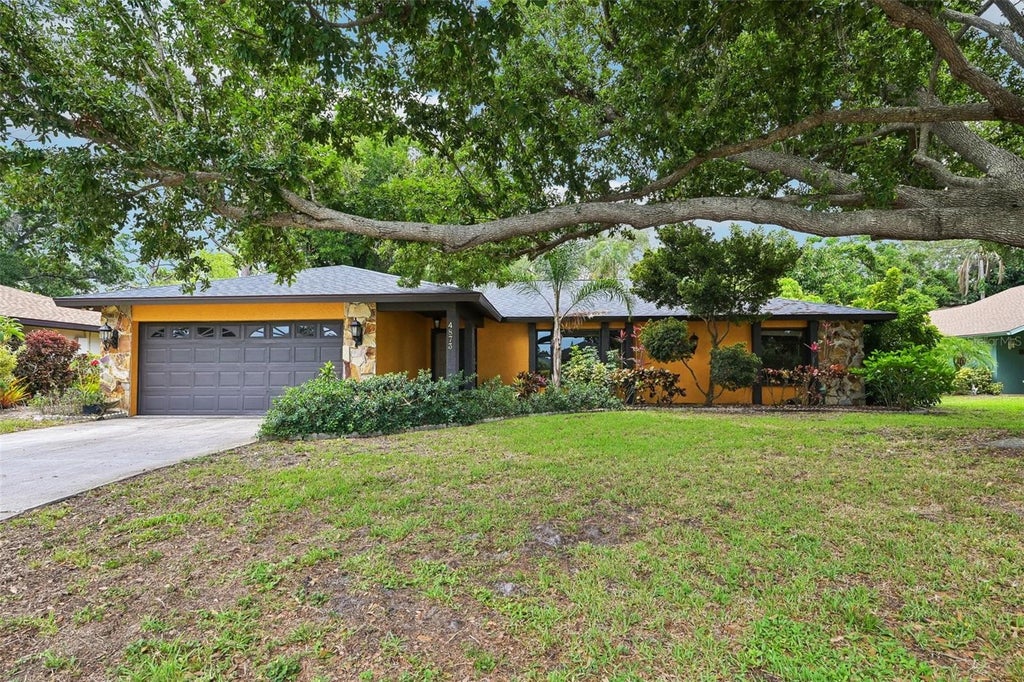 Photo of 4873 Huntleigh Drive, Sarasota, FL 34233 (MLS # A4697035)