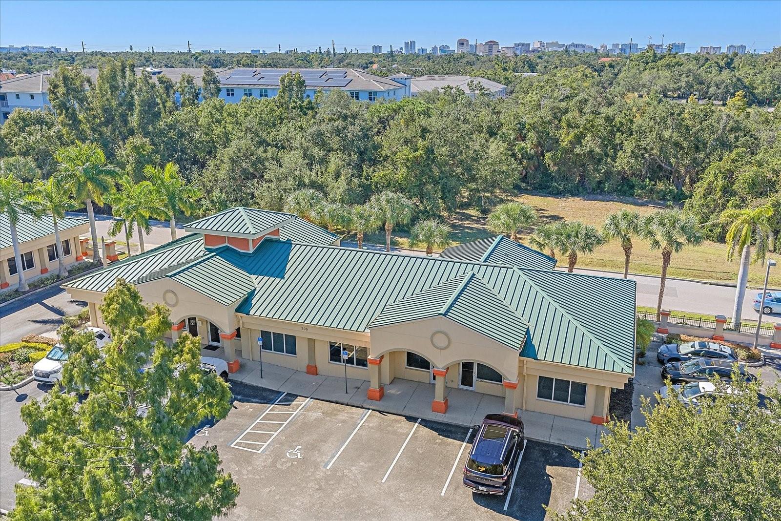 FRANKLIN FIELD BUS CENTER - Commercial Sale