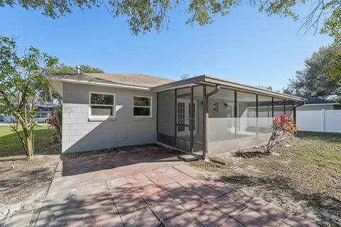 A home in WINTER HAVEN