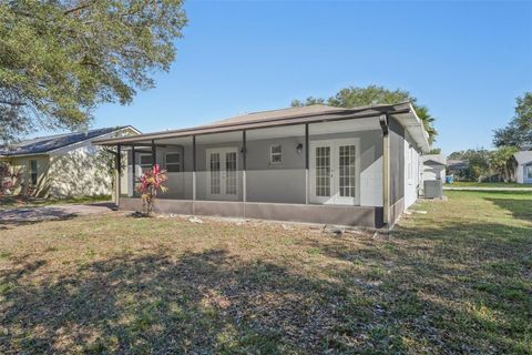 A home in WINTER HAVEN