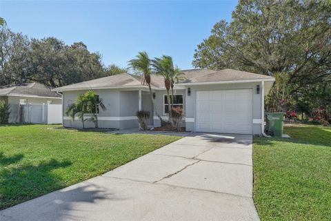 A home in WINTER HAVEN