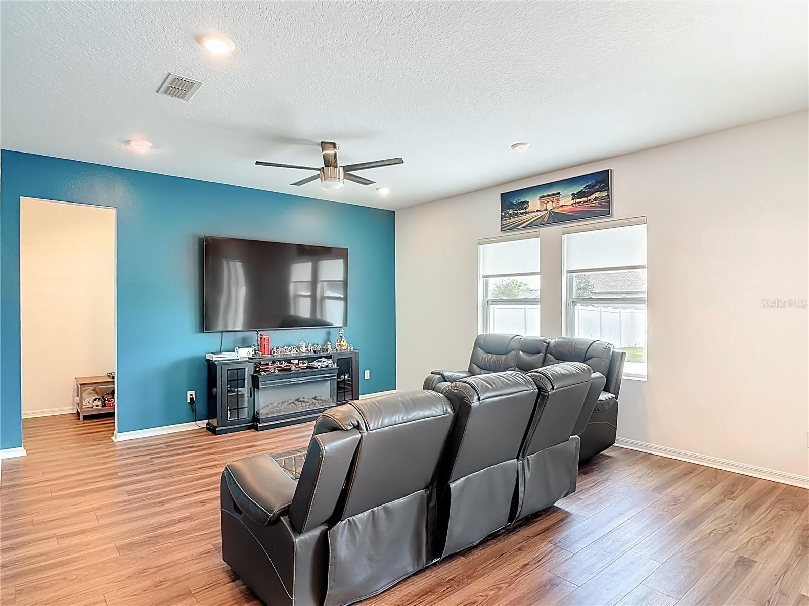 HAMPTON OAKS - Residential