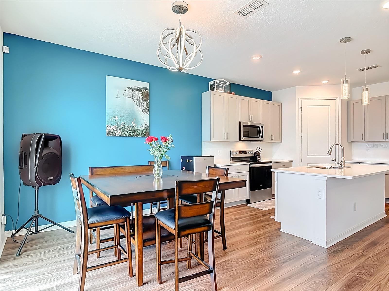 HAMPTON OAKS - Residential