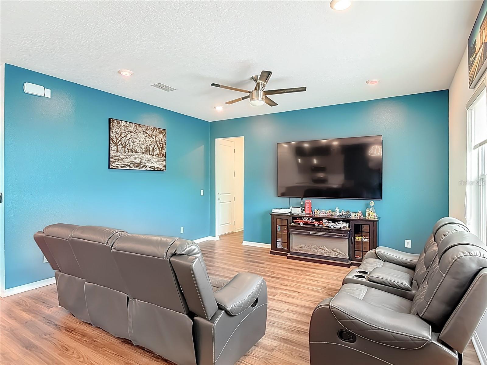 HAMPTON OAKS - Residential