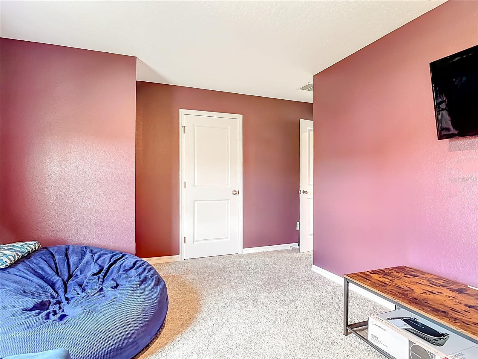 HAMPTON OAKS - Residential