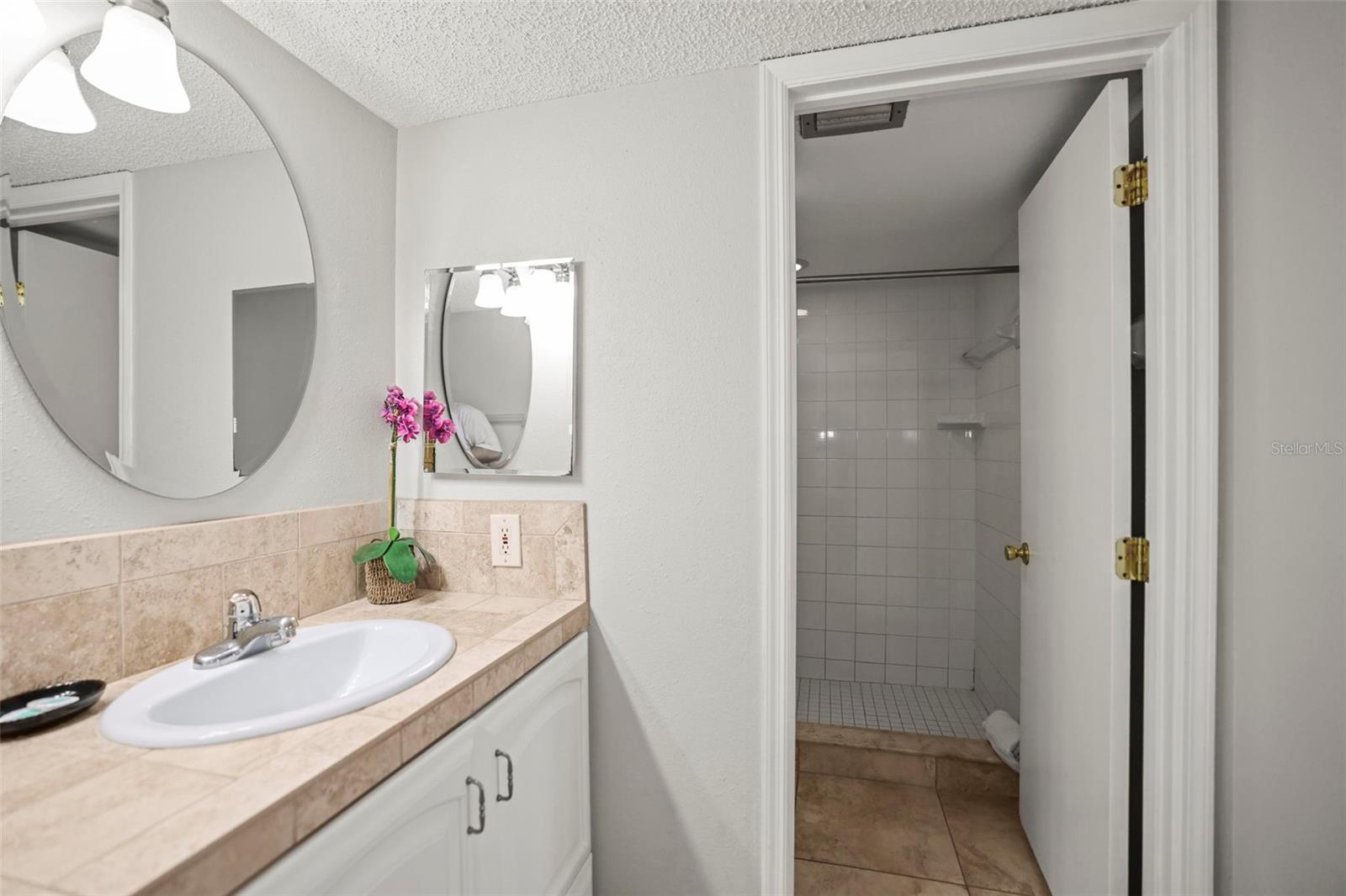 BEACH COTTAGE CONDO - Residential